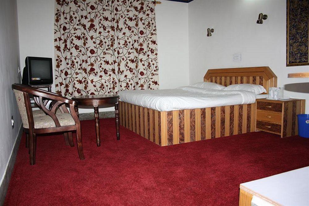 Hotel Ibni Kabeer Srīnagar Eksteriør billede