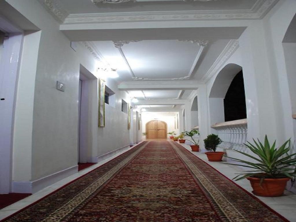 Hotel Ibni Kabeer Srīnagar Eksteriør billede